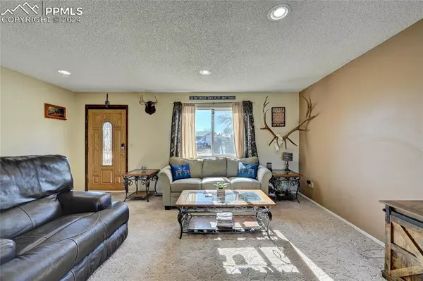 Colorado Springs, CO 80915,1727 Chautauqua DR