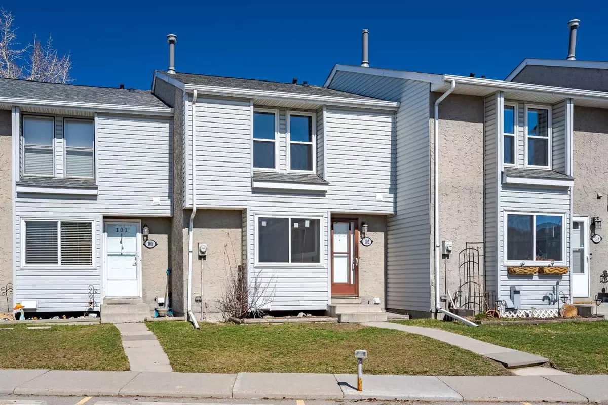 Airdrie, AB T4B 1E6,700 Allen ST SE #102