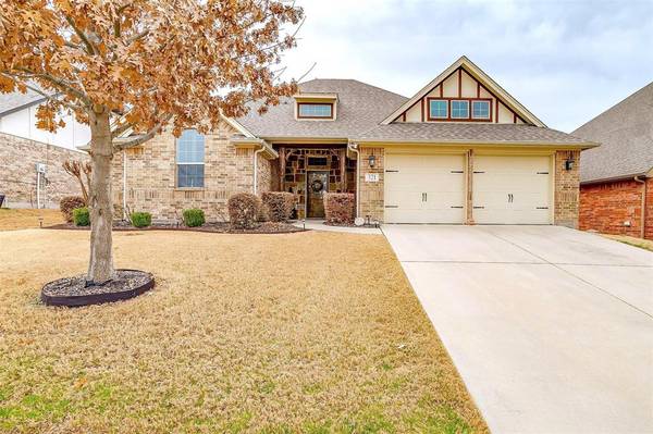 321 Stratford Drive,  Benbrook,  TX 76126