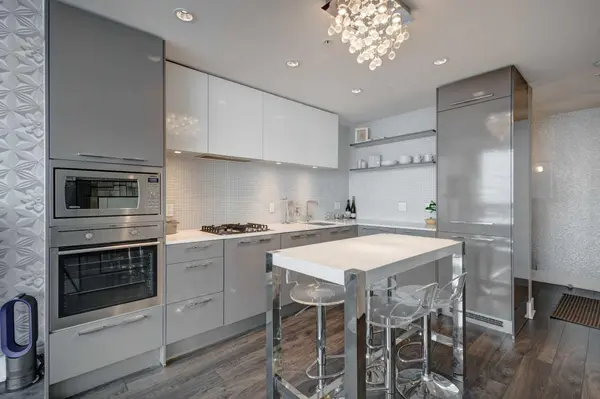 Calgary, AB T2R 0B5,901 10 AVE SW #2301