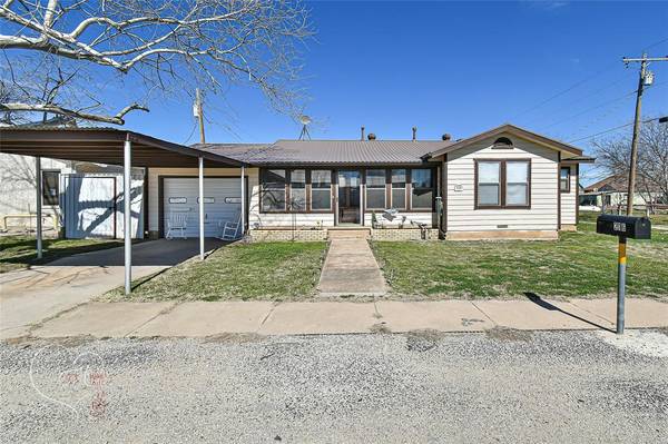 216 E 4th Street, Baird, TX 79504