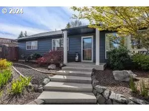 2558 CEDAR LINKS DR, Medford, OR 97504