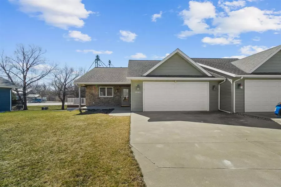 204 F Cir #3A, Kalona, IA 52247