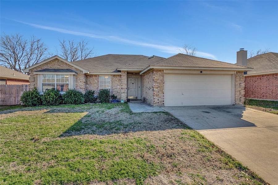 425 Cambridge Drive, Saginaw, TX 76179