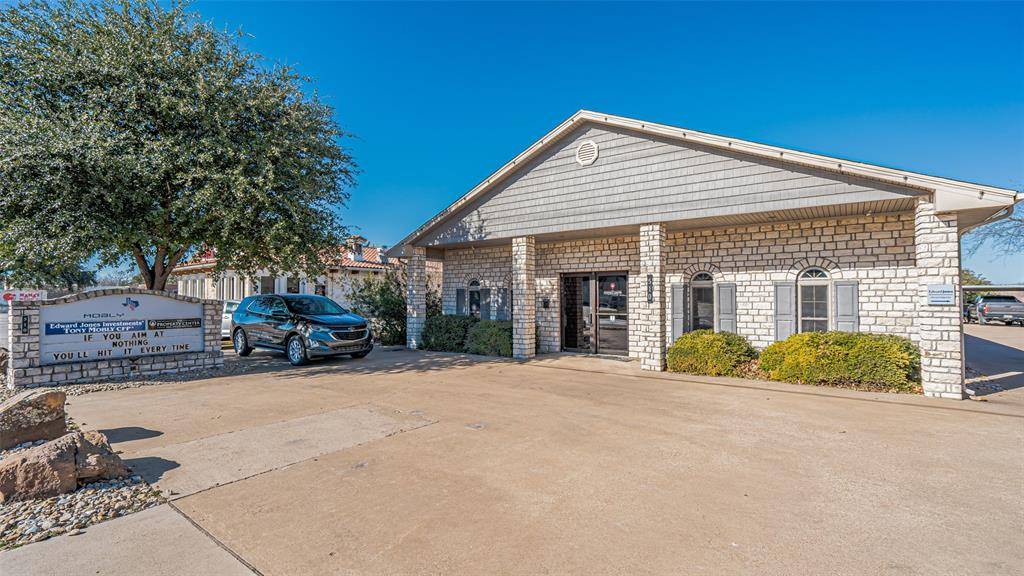 510 W Pearl Street, Granbury, TX 76048