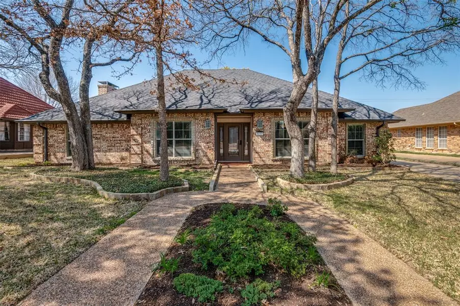 3137 Oakdale Drive, Hurst, TX 76054