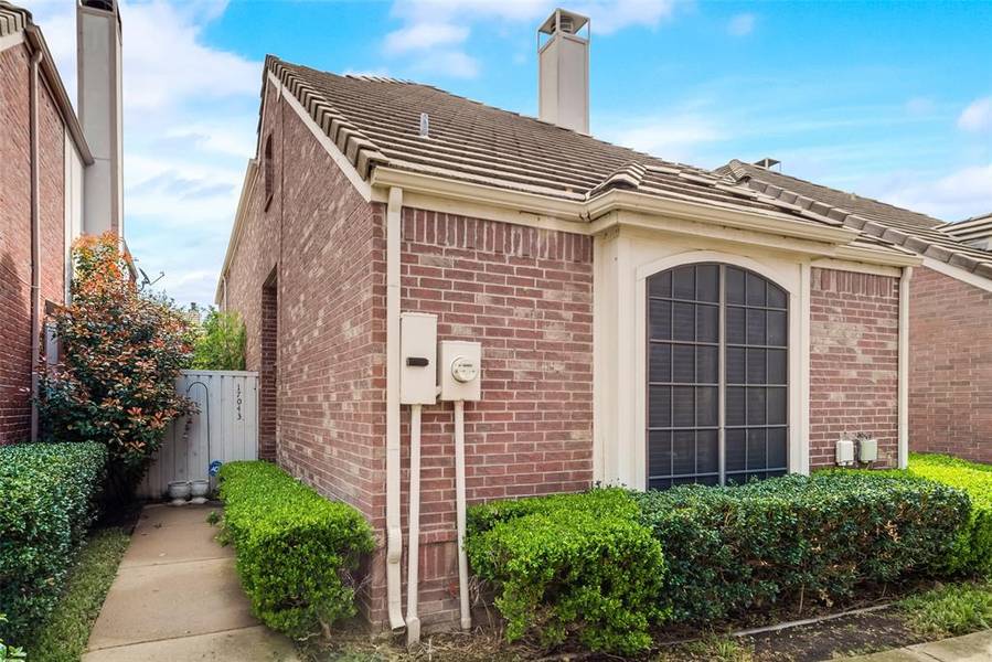 17043 Vinland Drive, Addison, TX 75001