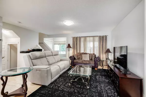 Airdrie, AB T4B 3A4,2050 Sagewood MNR SW