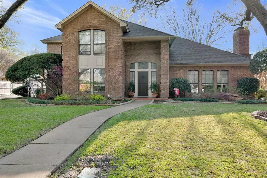 6705 Ashbrook Drive, Fort Worth, TX 76132