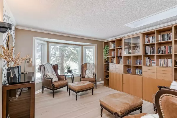 Calgary, AB T3H 1R6,100 Strathearn Rise SW