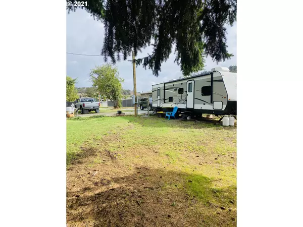 Myrtle Creek, OR 97457,274 RUST LN