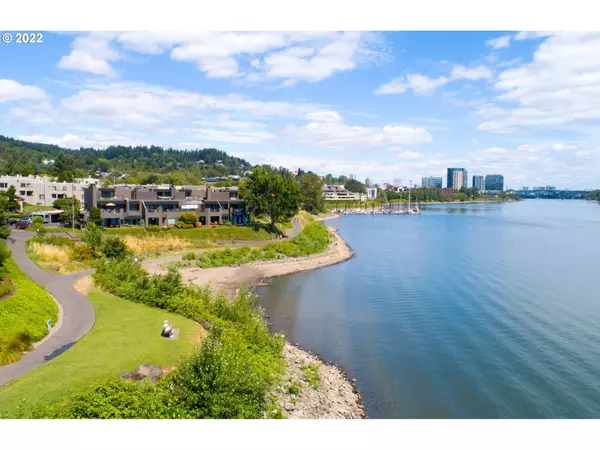 5858 S RIVERIDGE LN #24,  Portland,  OR 97239