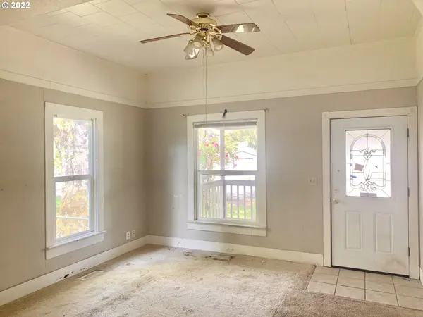 293 S ELM ST, Canby, OR 97013