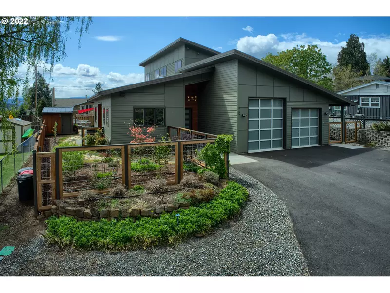 757 NE Tohomish ST, White Salmon, WA 98672