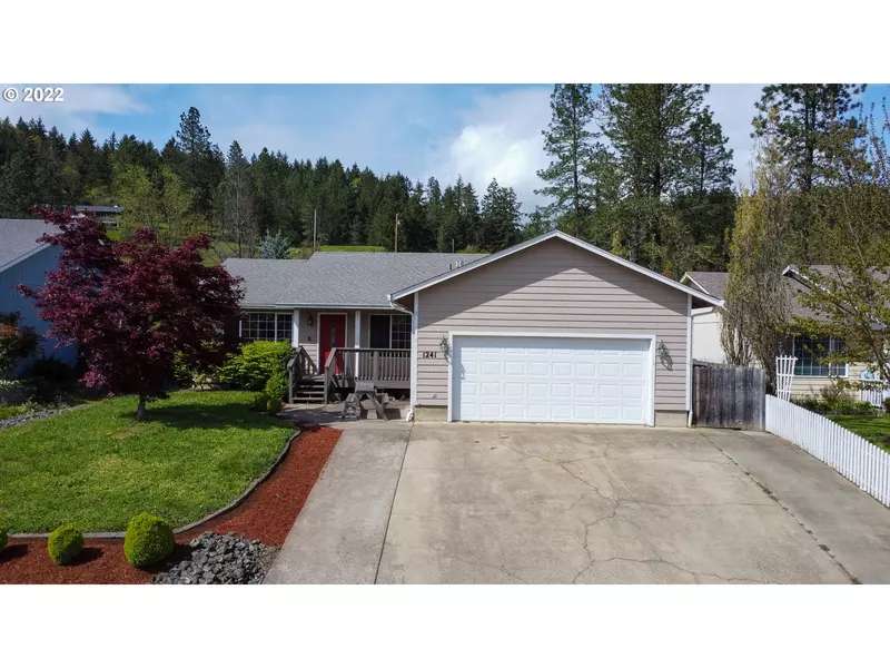 1241 E FOURTH AVE, Sutherlin, OR 97479