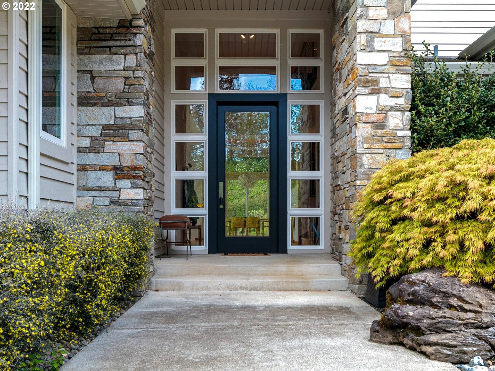 West Linn, OR 97068,999 SW HOFFMAN RD