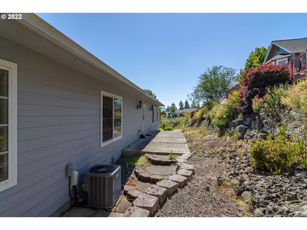 Sutherlin, OR 97479,1946 INNSBROOK CT