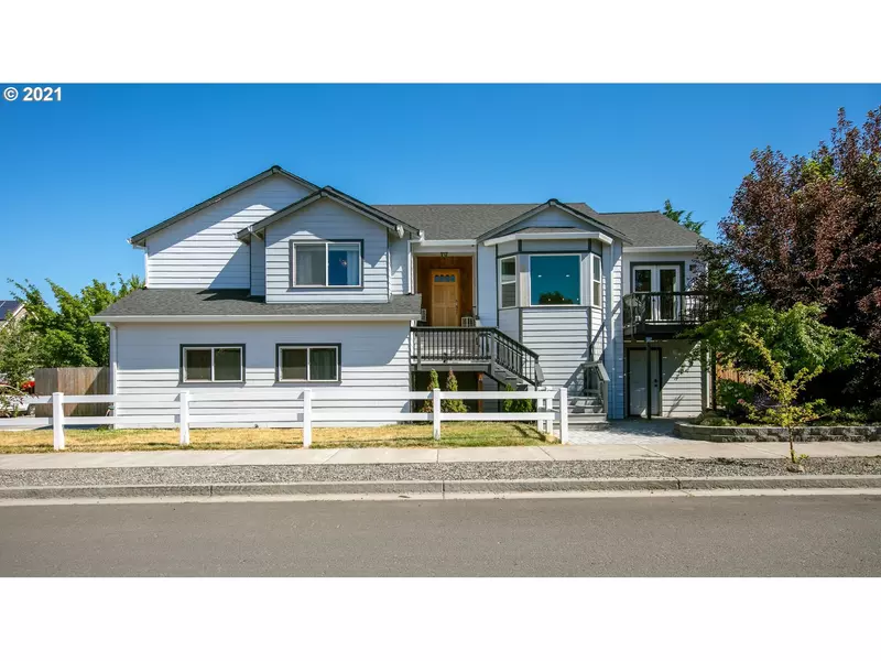 310 PACIFIC AVE, Hood River, OR 97031