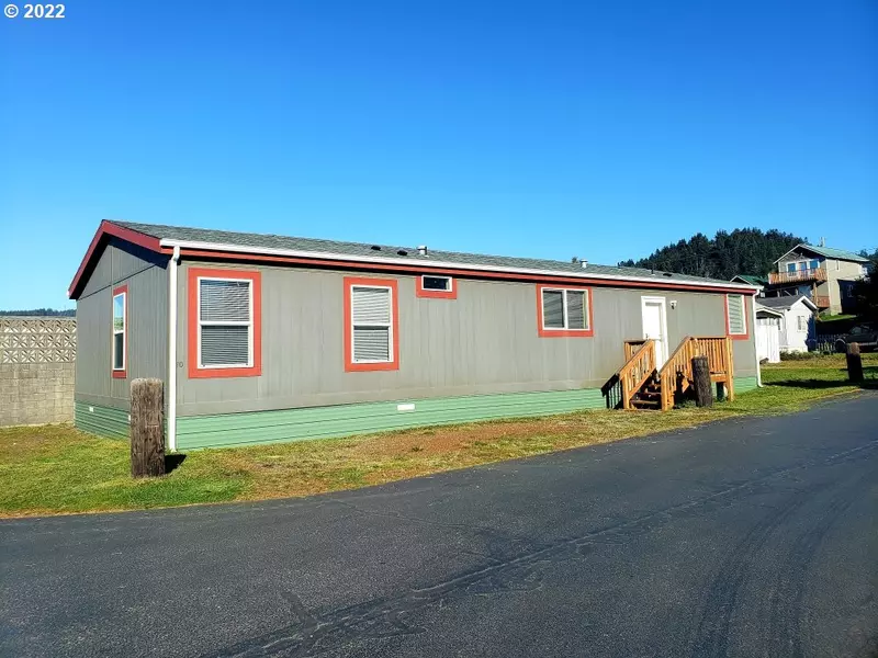 94120 STRAHAN ST #40, Gold Beach, OR 97444