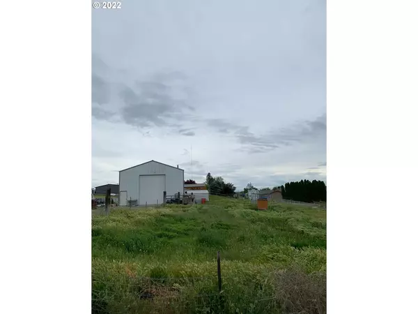 Hermiston, OR 97838,30668 HILL CT