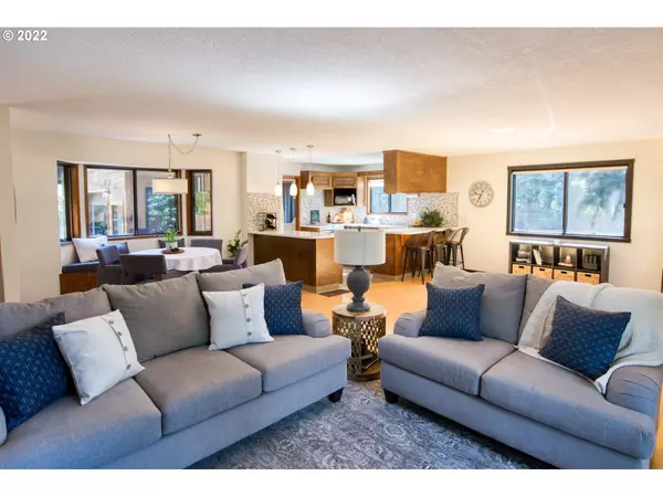 White Salmon, WA 98672,635 VIA CASA