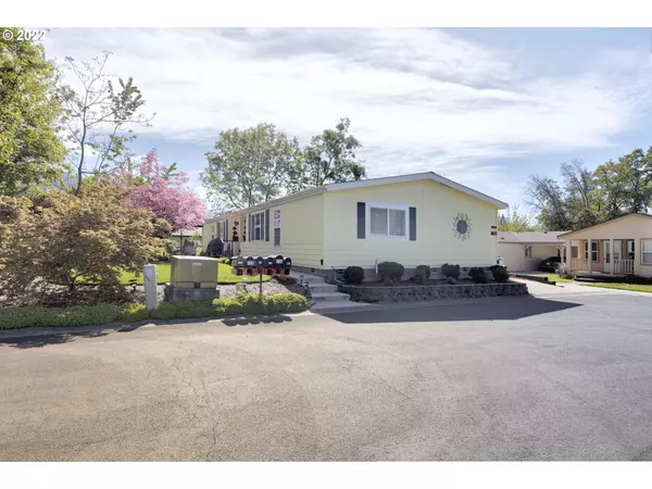 123 NW WRIGHTWOOD CIR, Grants Pass, OR 97526