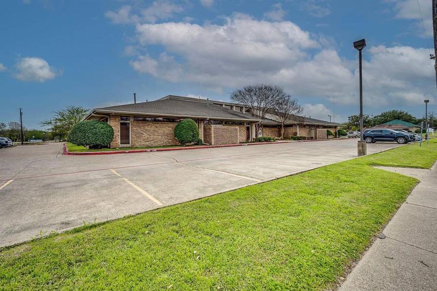 601 S Clay Street #103, Ennis, TX 75119