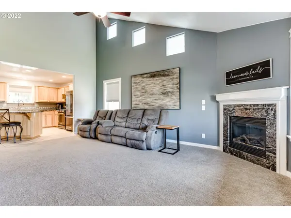 376 WALNUT ST, Junction City, OR 97448