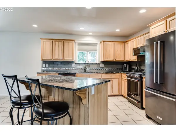 376 WALNUT ST, Junction City, OR 97448