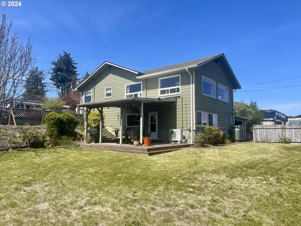 93693 BAY PARK LN, Coos Bay, OR 97420