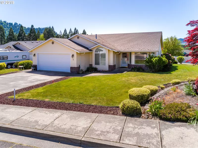 700 SE SYCAMORE CT, Winston, OR 97496