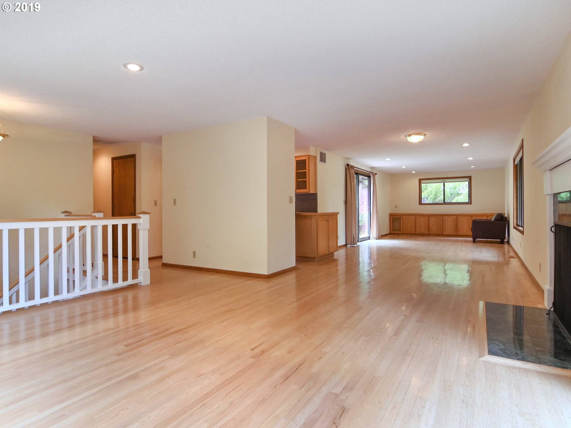 Eugene, OR 97405,765 FOOTHILL DR