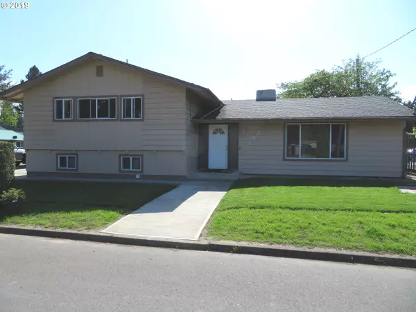 393 S KNOTT ST, Canby, OR 97013