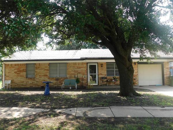 1034 Swanner Drive, Howe, TX 75459