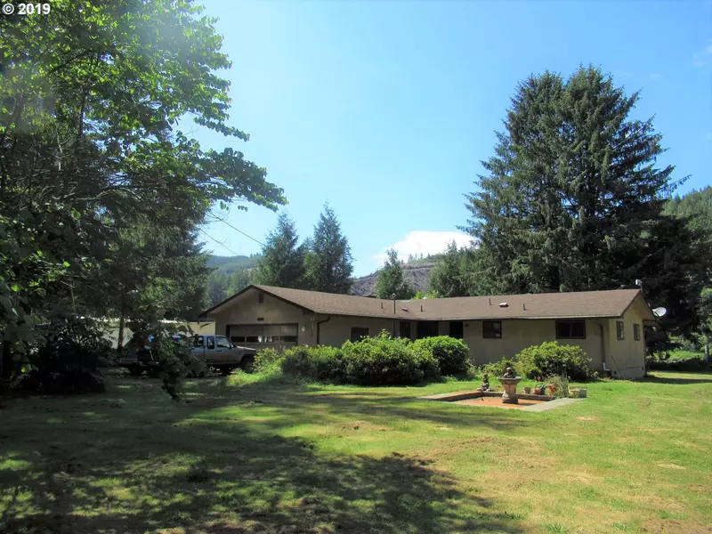 8439 DUNCAN ISLAND RD, Mapleton, OR 97453