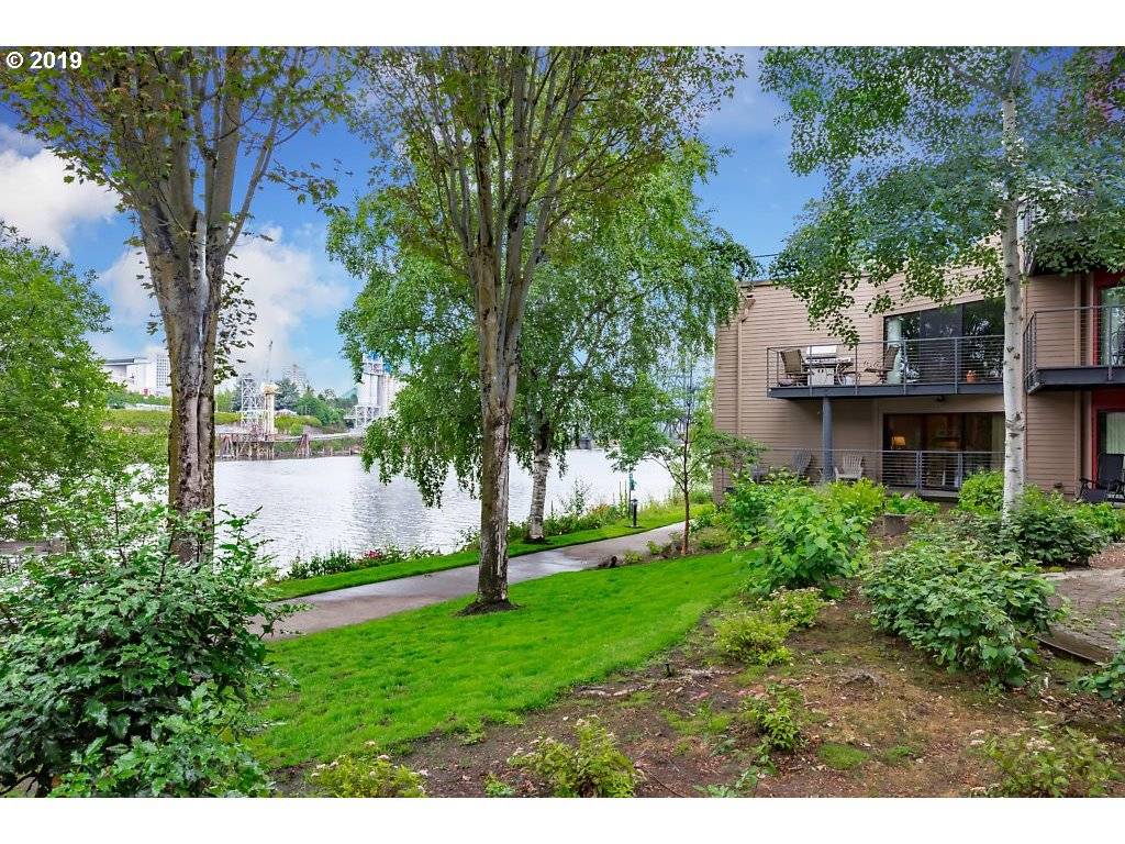 Portland, OR 97209,920 NW NAITO PKWY #J1