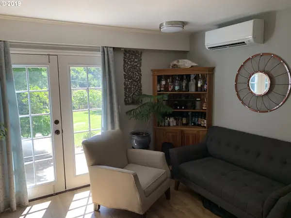 Eugene, OR 97402,2044 W 14TH PL