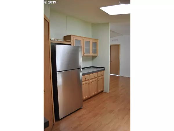 Veneta, OR 97487,87860 TERRITORIAL RD SPACE