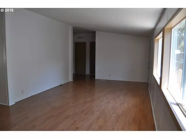 Veneta, OR 97487,87860 TERRITORIAL RD SPACE