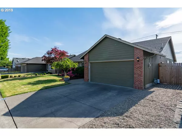 Eugene, OR 97402,1592 IRON HORSE RD