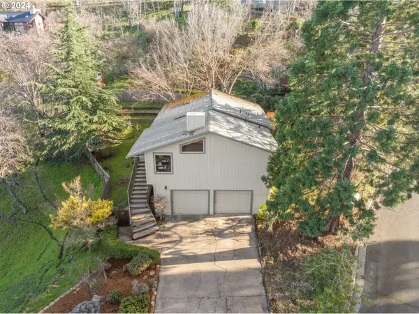 Ashland, OR 97520,400 FERNWOOD DR