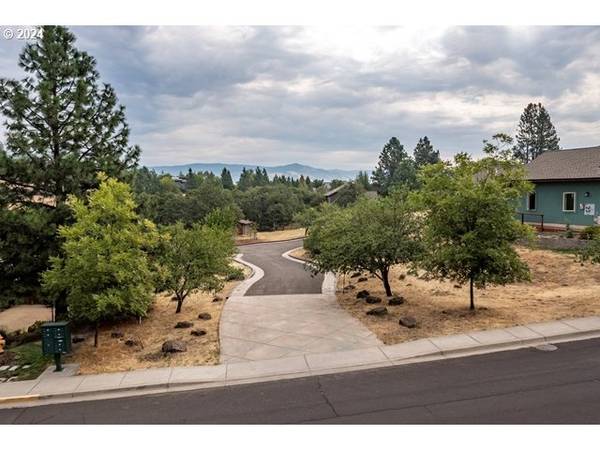 74 WESTWOOD ST, Ashland, OR 97520