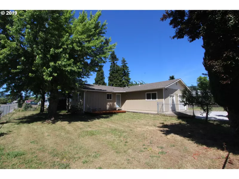 111 CHERRY ST, Riddle, OR 97469