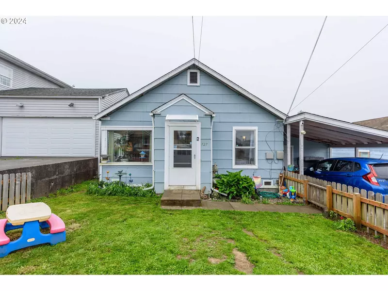 727 E 10TH ST, Coquille, OR 97423