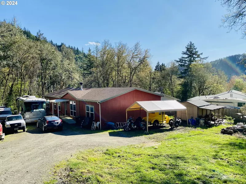 700 UNION GAP LOOP RD, Oakland, OR 97462