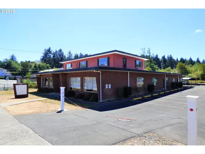 299 S 10TH ST, Coos Bay, OR 97420