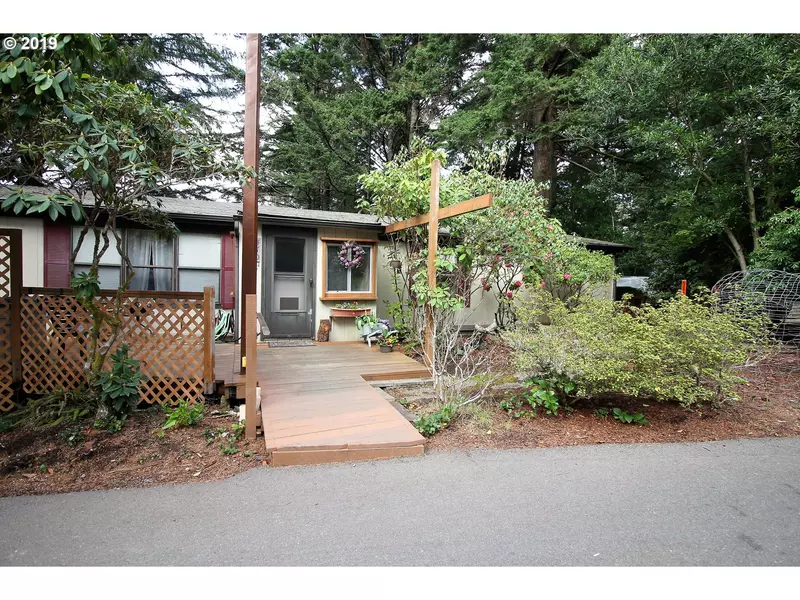 470 VILLAGE PINES WAY, Coos Bay, OR 97420