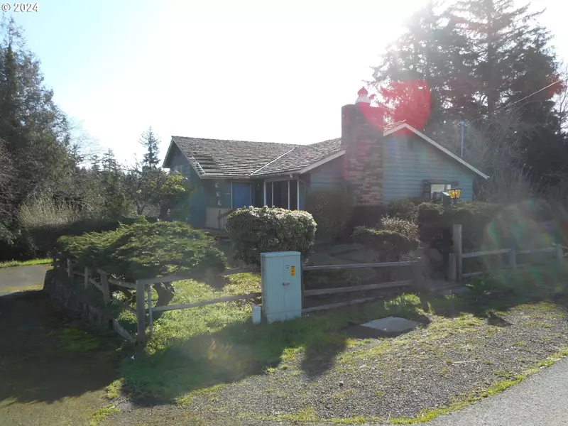 535 S CRESTLINE DR, Waldport, OR 97394