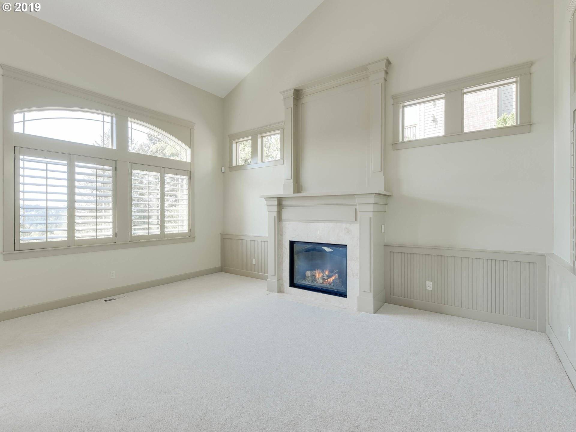 West Linn, OR 97068,2439 TIPPERARY CT