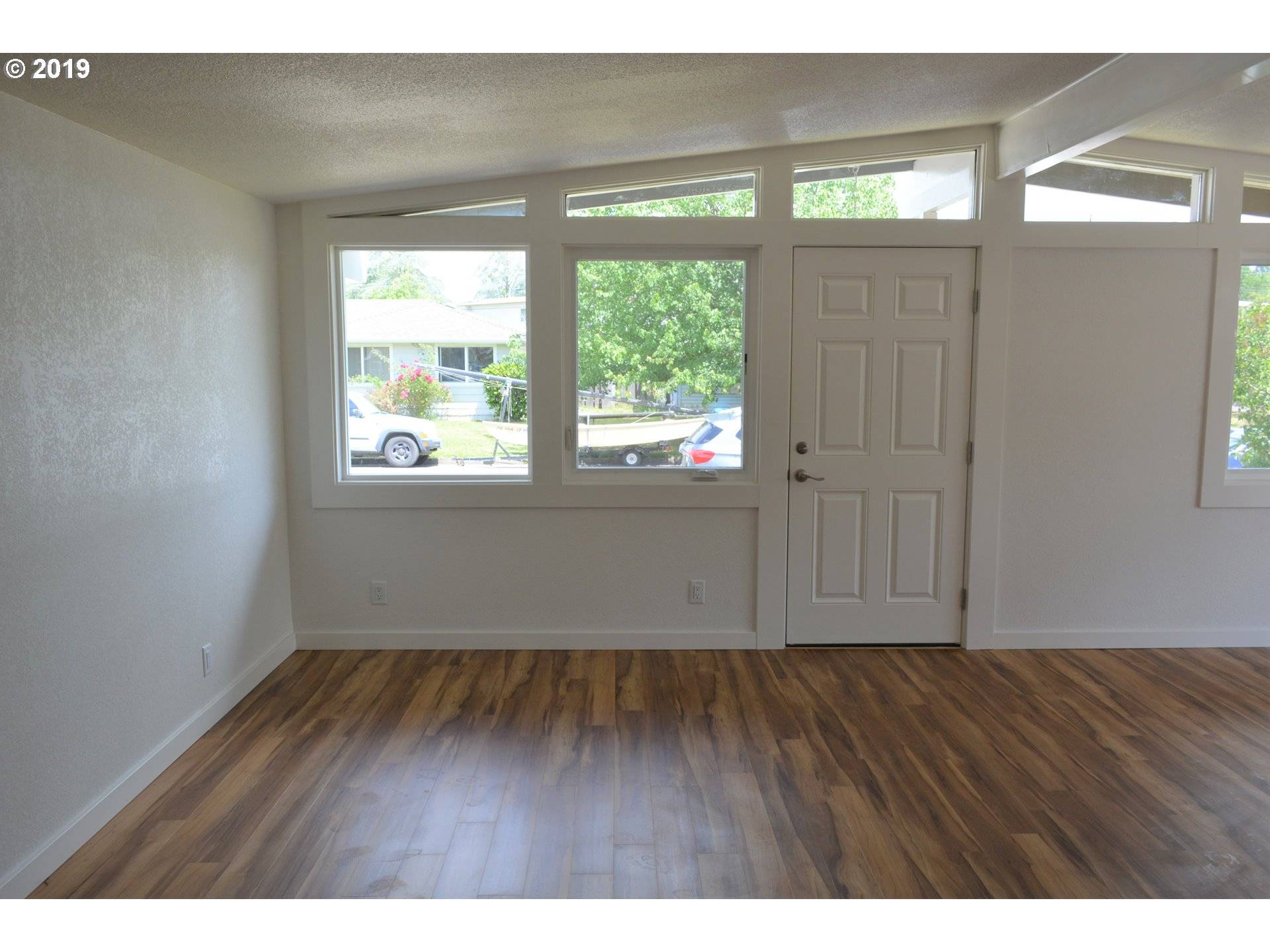 Eugene, OR 97405,830 E 36TH PL